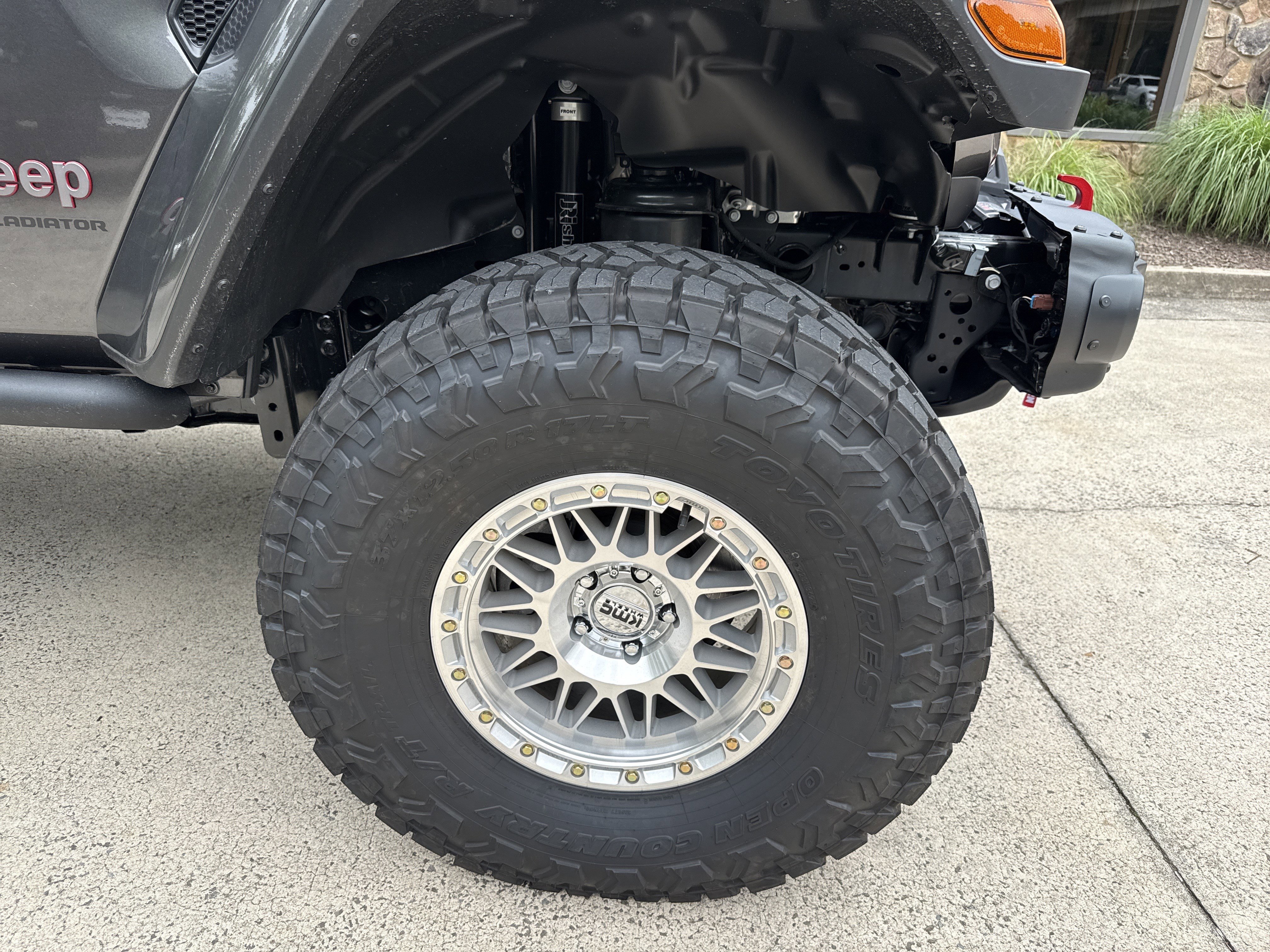 New 2026 Granite Crystal Metallic Clearcoat Jeep Rubicon X image 11