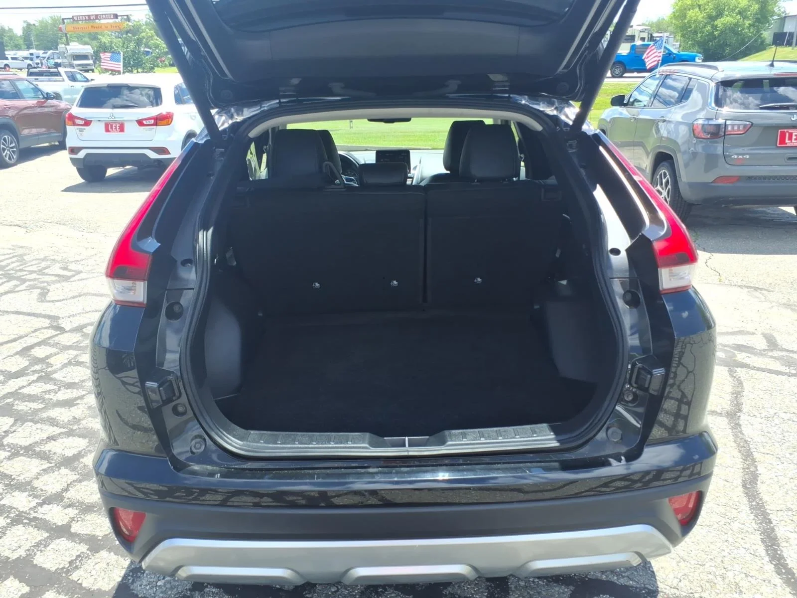 Used 2024 Labrador Black Mitsubishi SE image 14