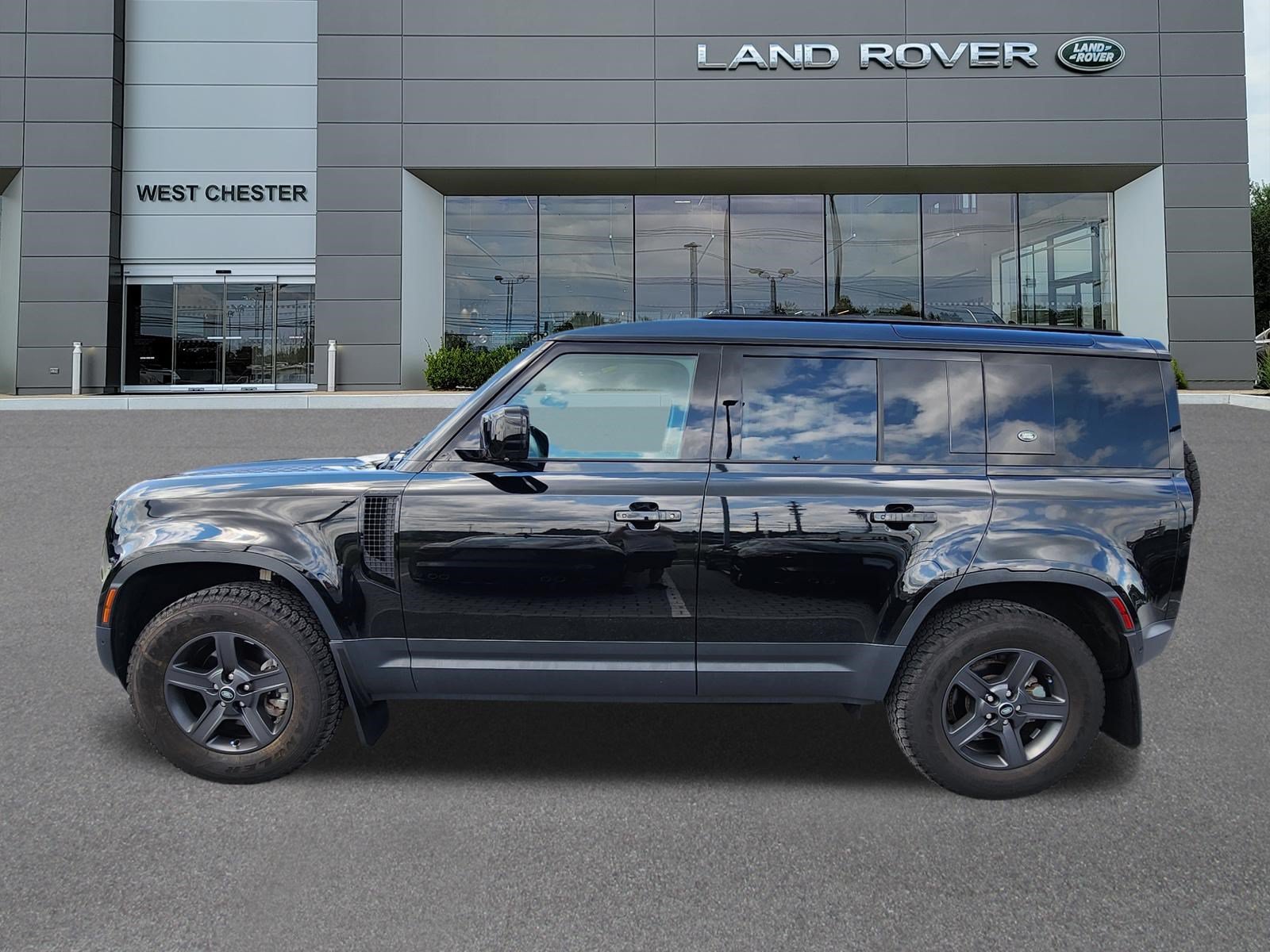 Certified Used 2023 Santorini Black Metallic Land Rover S image 5