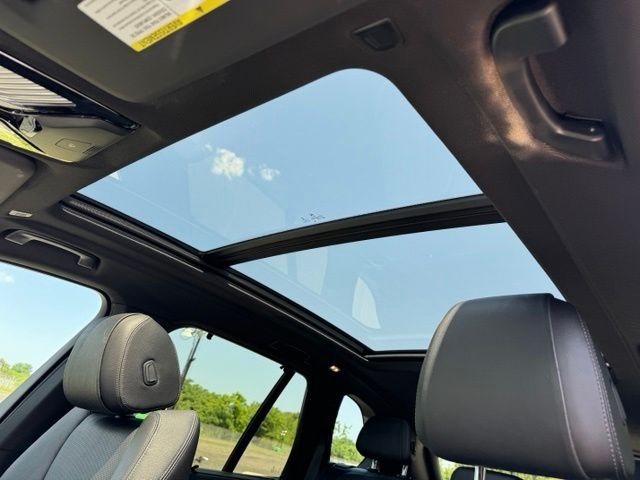 Used 2021 Gray BMW xDrive40i image 15