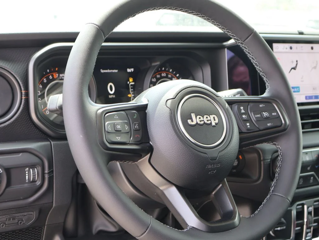 New 2026 Bright White Clear-Coat Exterior Paint Jeep Mojave image 24