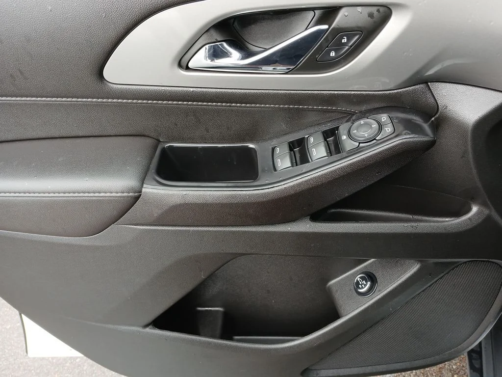 Used 2023 White Chevrolet LT image 24