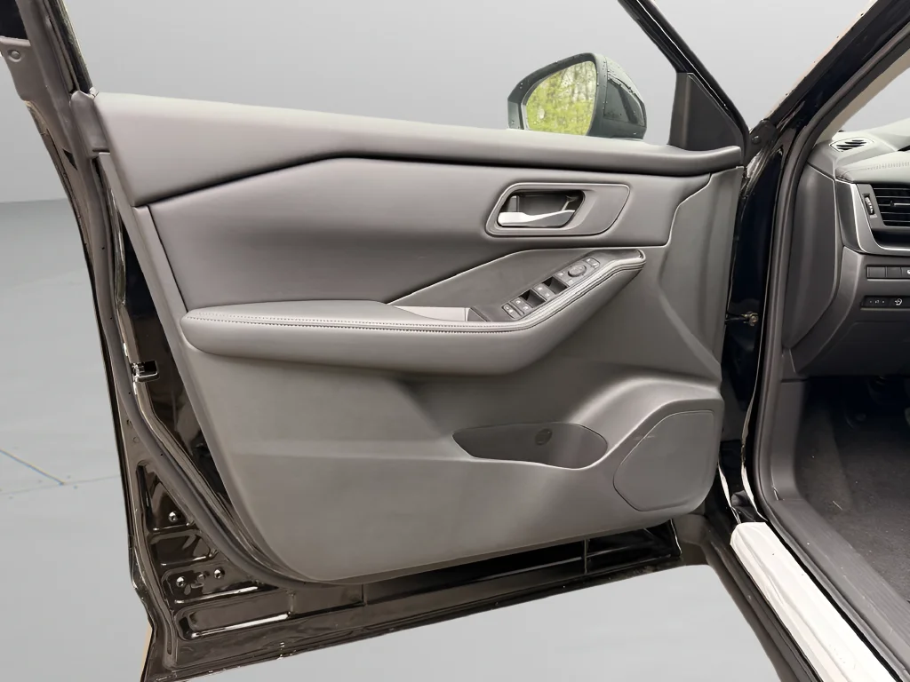 2026 Nissan Rogue SV - Photo 14