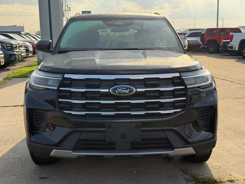 Used 2026 Agate Black Metallic Ford Active 4WD image 9