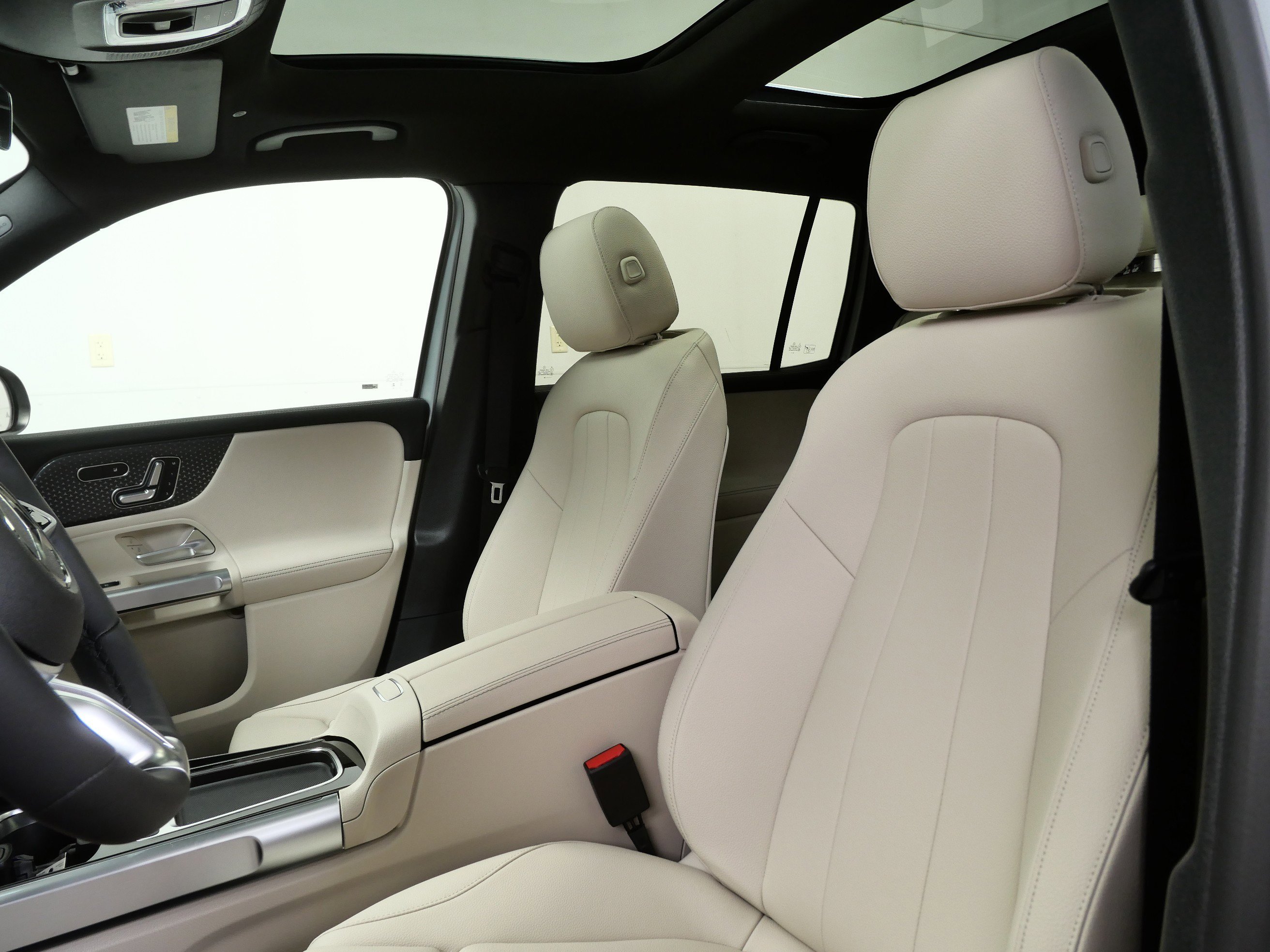 New 2026 Cirrus Silver Metallic Mercedes-Benz GLB 250 image 8