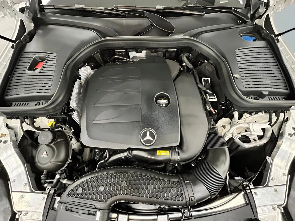 Used 2022 White Mercedes-Benz GLC 300 image 21