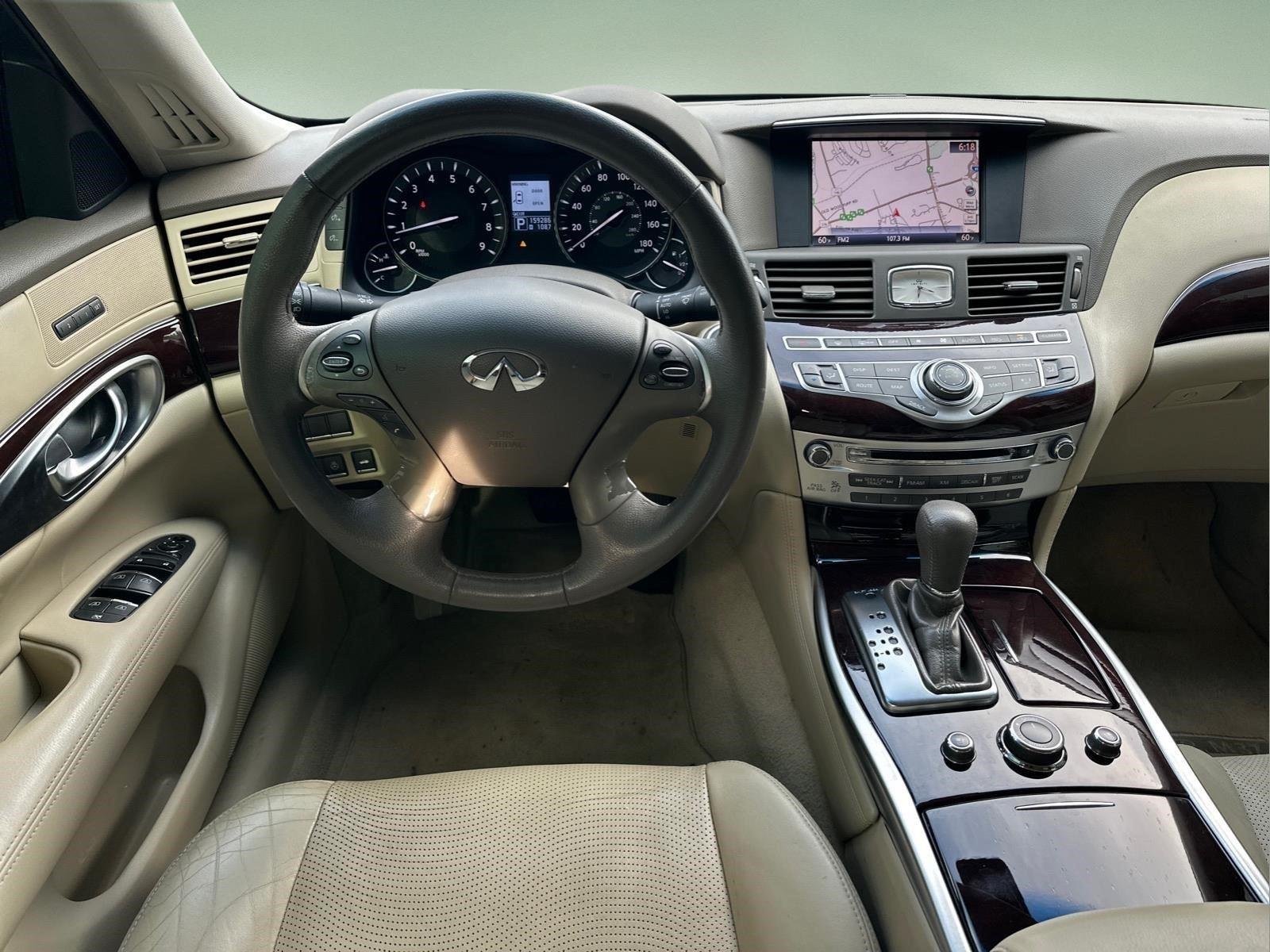 2011 INFINITI M 37 - Photo 10
