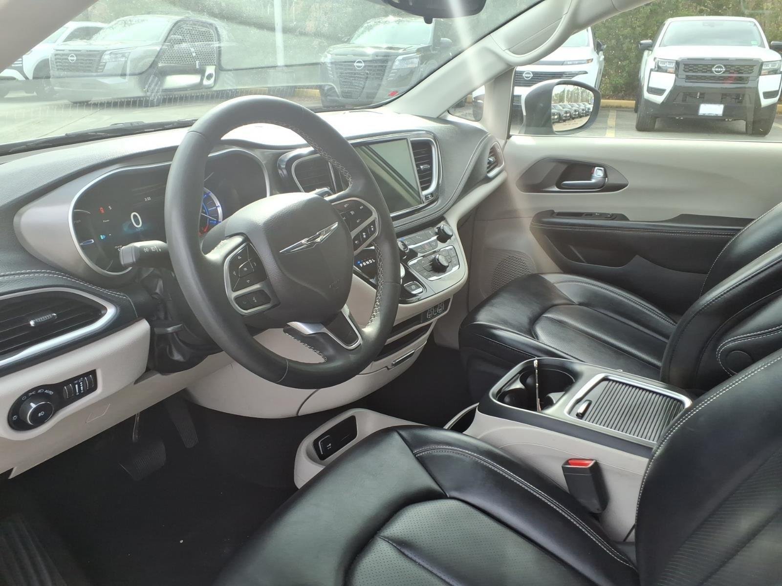 Used 2023 Silver Mist Clearcoat Chrysler Hybrid Touring L image 29