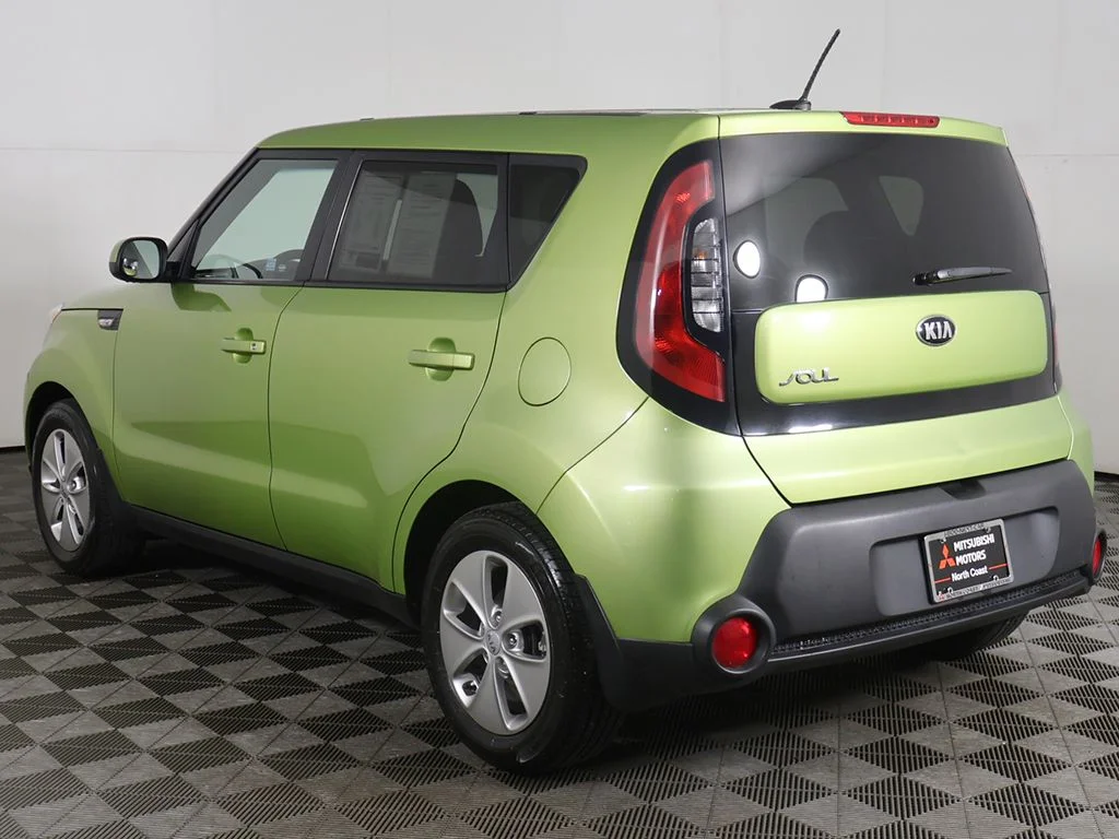 Used 2014 Green Kia Base image 4