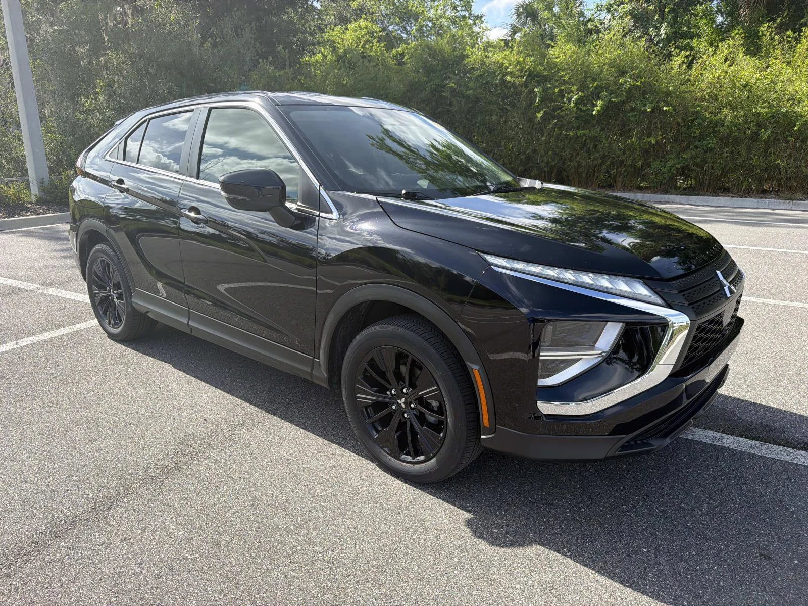 2022 Mitsubishi Eclipse Cross LE S-AWC's photo