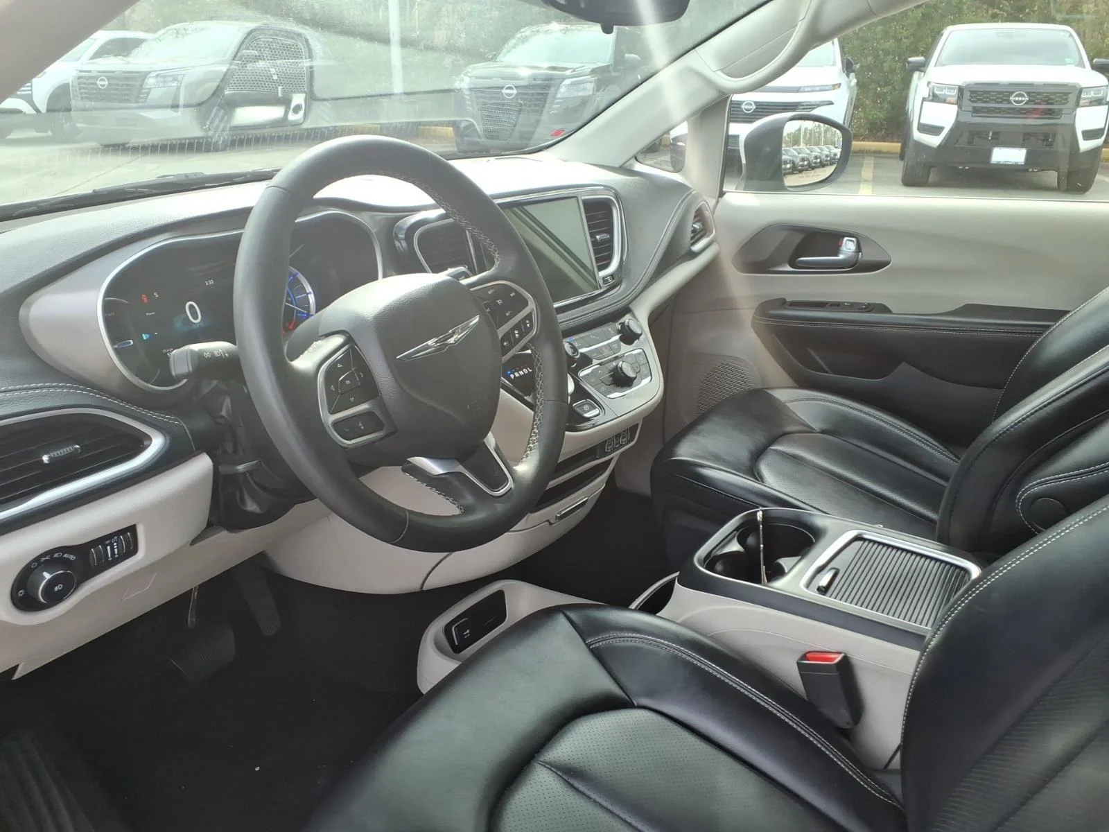 Used 2023 Silver Mist Clearcoat Chrysler Hybrid Touring L image 29