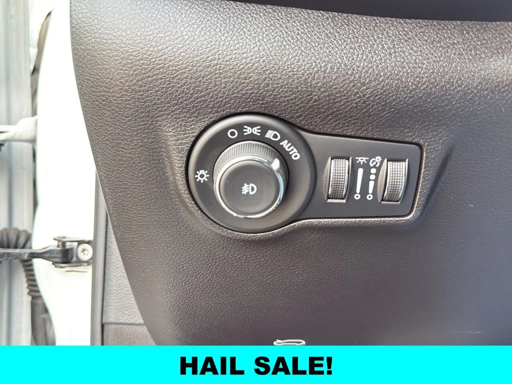 Used 2023 White Jeep Limited image 18