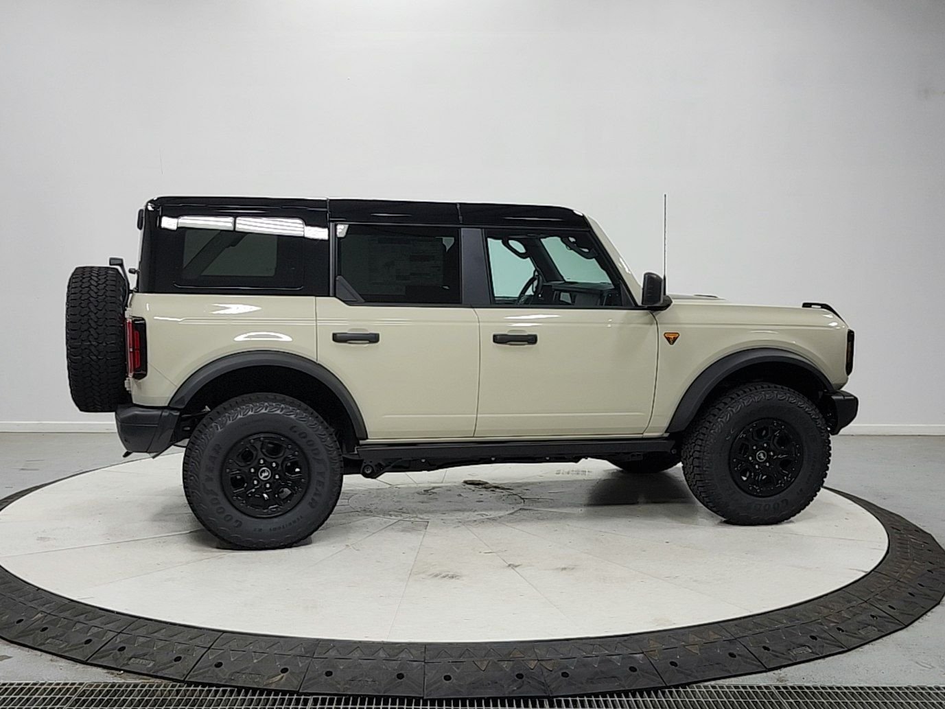 New 2026 Desert Sand Ford Badlands® image 8