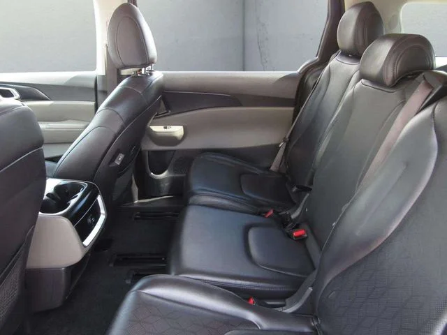 Used 2025 Red Kia LXS image 14