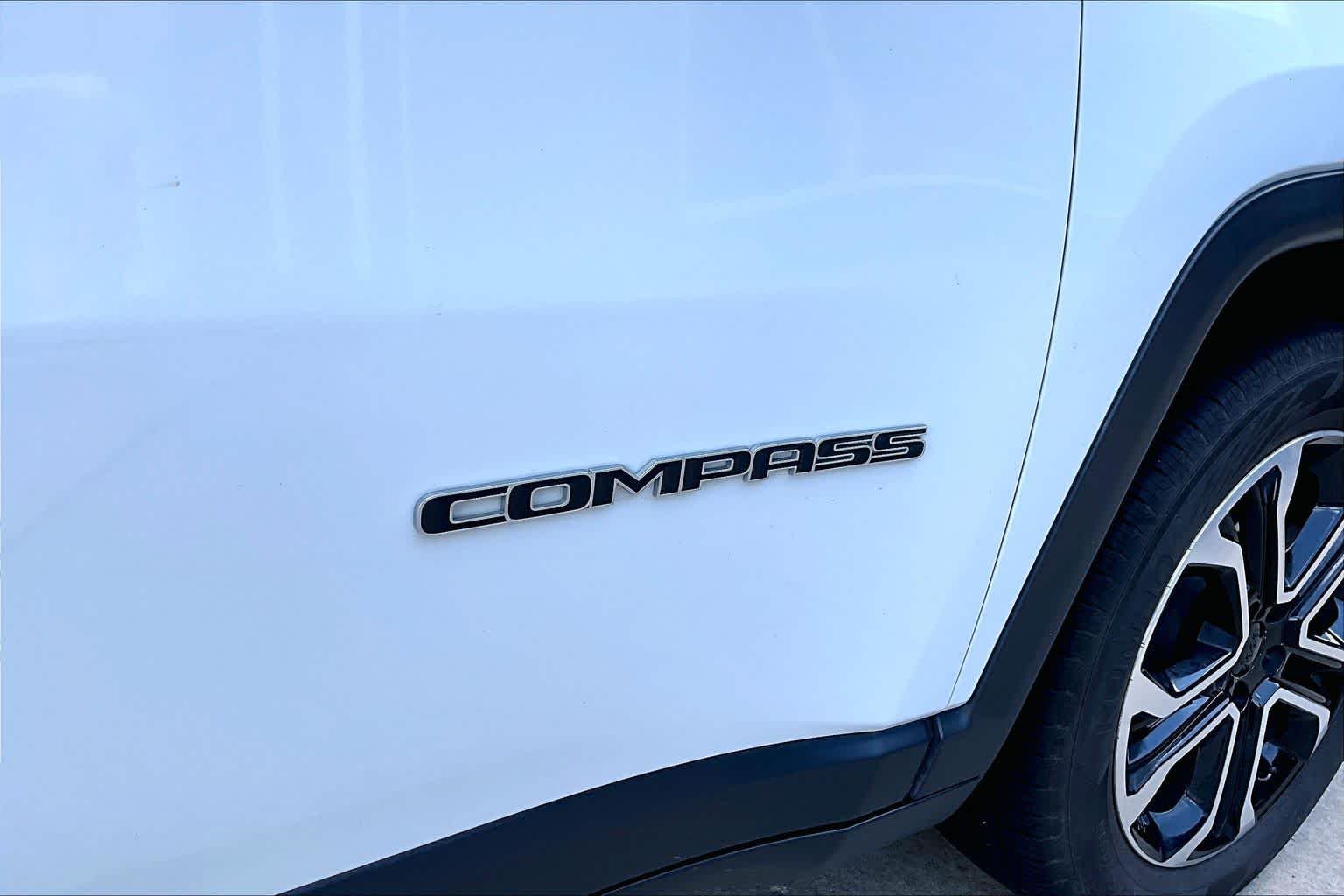 Used 2022 Bright White Clearcoat Jeep Limited image 29