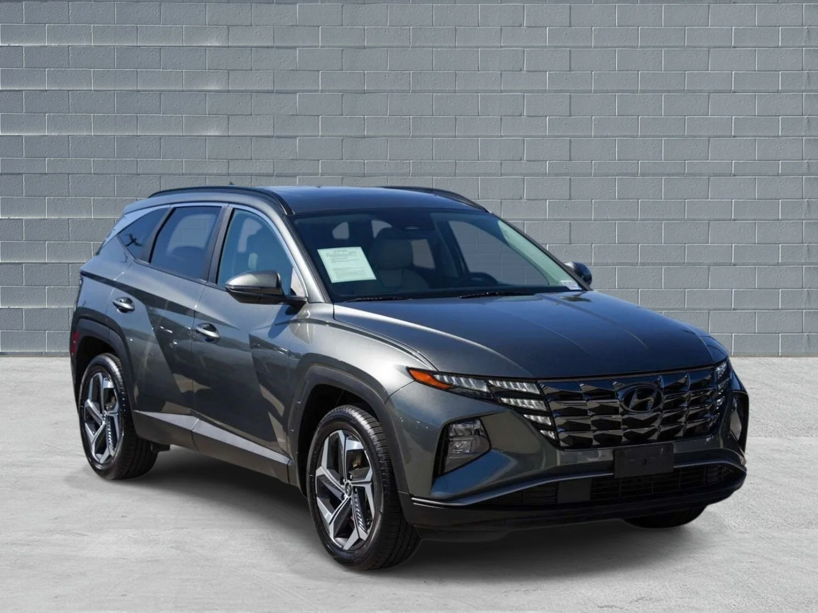 Used 2022 Amazon Gray Hyundai SEL AWD image 1
