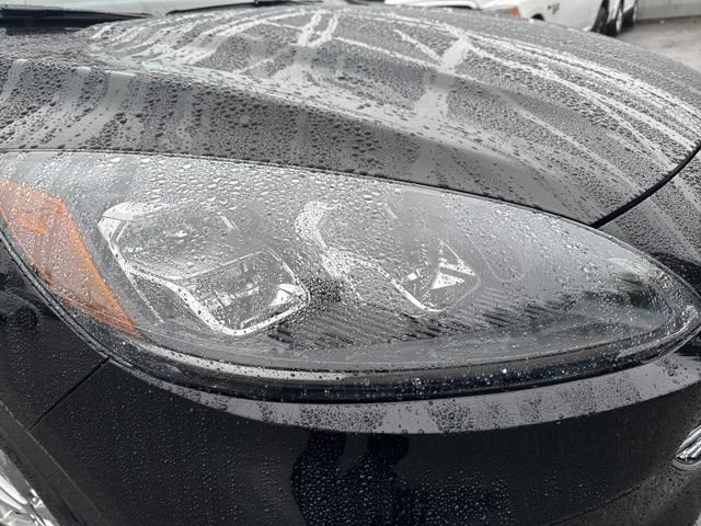 Used 2022 Black Metallic Ford Titanium image 9