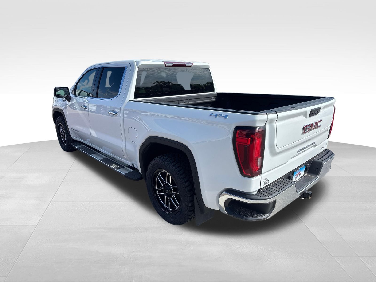 Used 2023 Summit White GMC SLT image 3