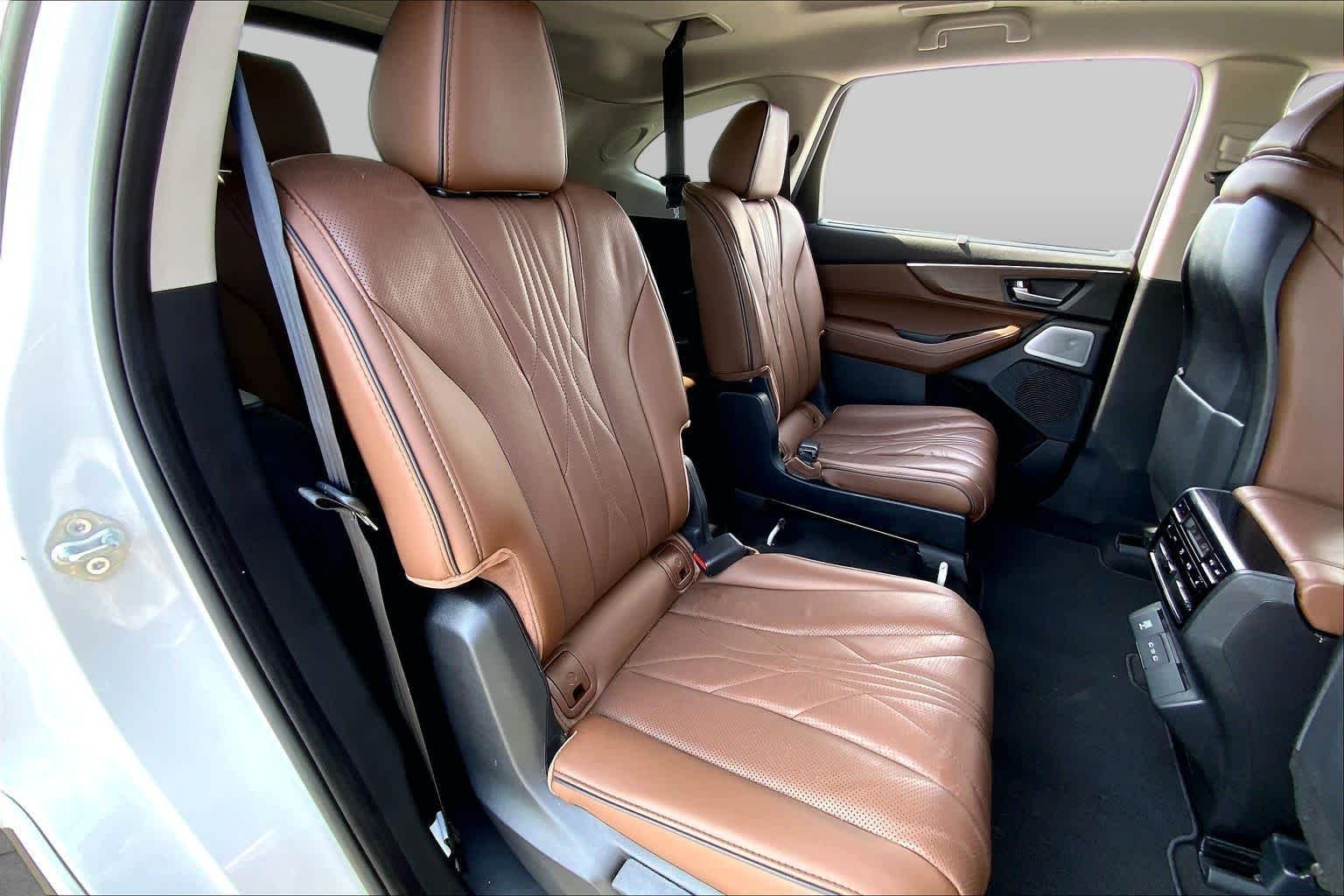Used 2025 Platinum White Pearl Acura w/Advance Package image 19