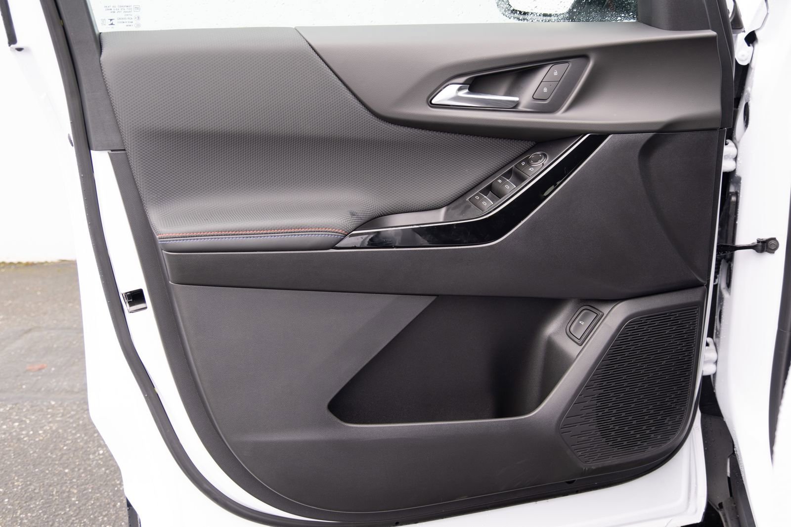 New 2026 Polar White Tricoat Chevrolet RS image 13