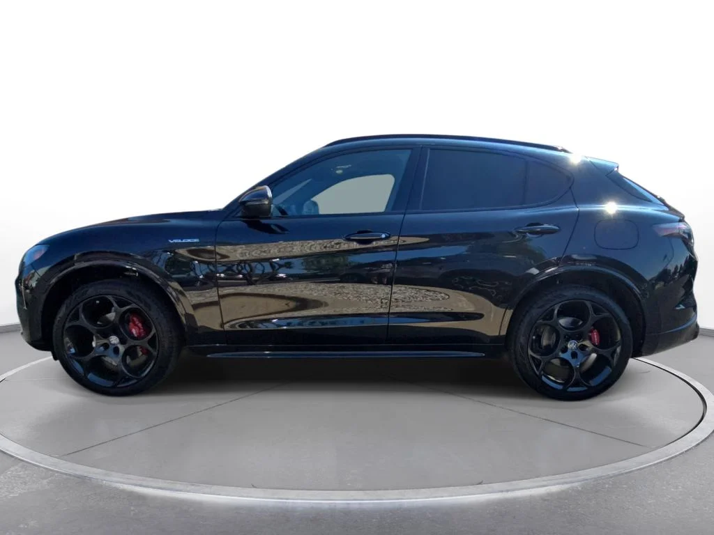 New 2026 Vulcano Black Metallic Exterior Paint Alfa Romeo Veloce image 8