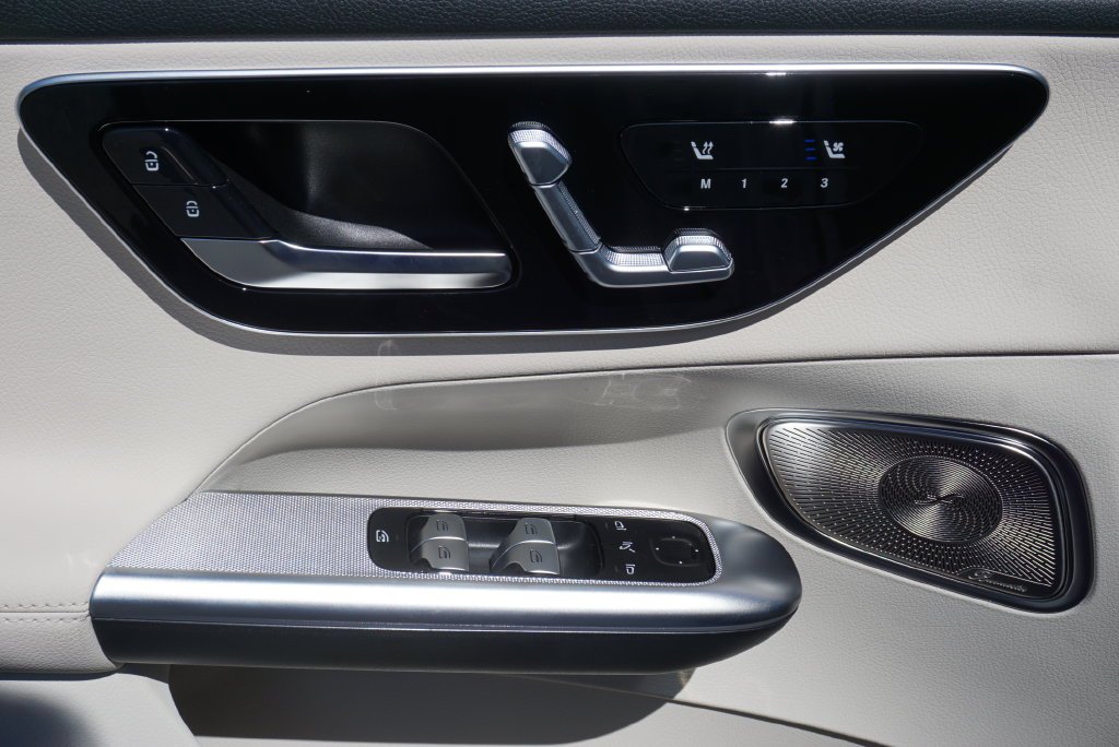 Used 2026 Polar White Mercedes-Benz GLC 300 image 23