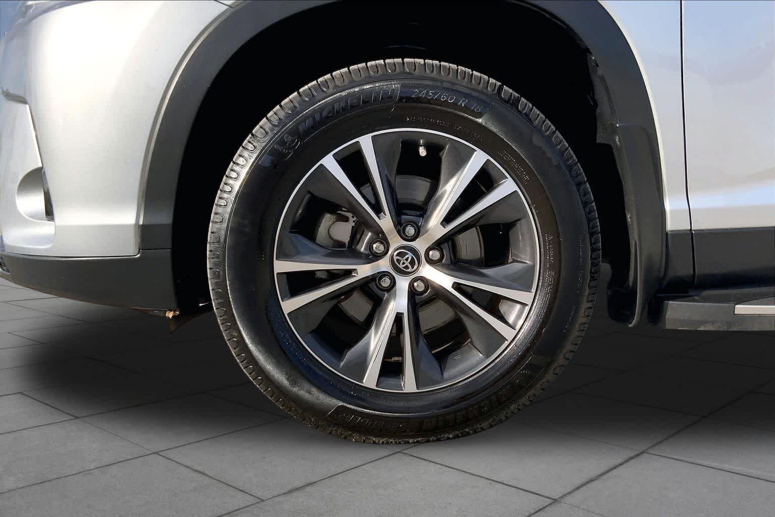 Used 2019 Celestial Silver Metallic Toyota LE image 11