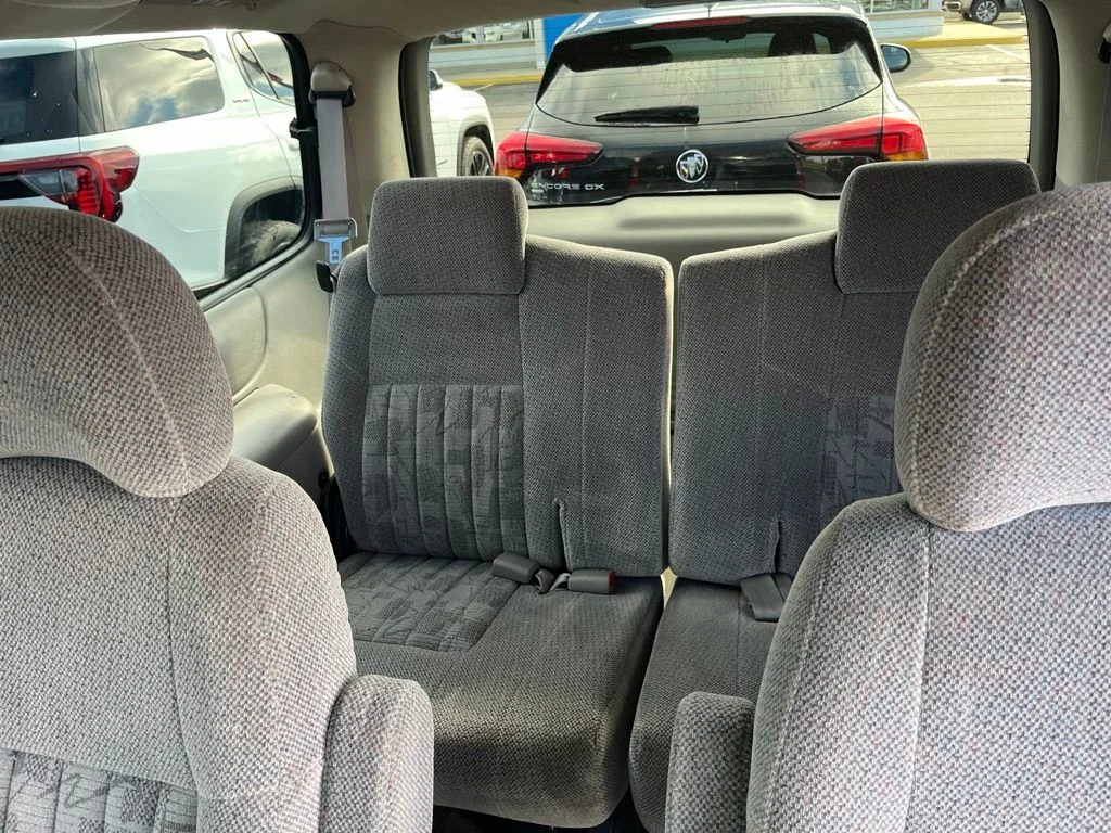 Used 2005 Blue Pontiac M16 image 10