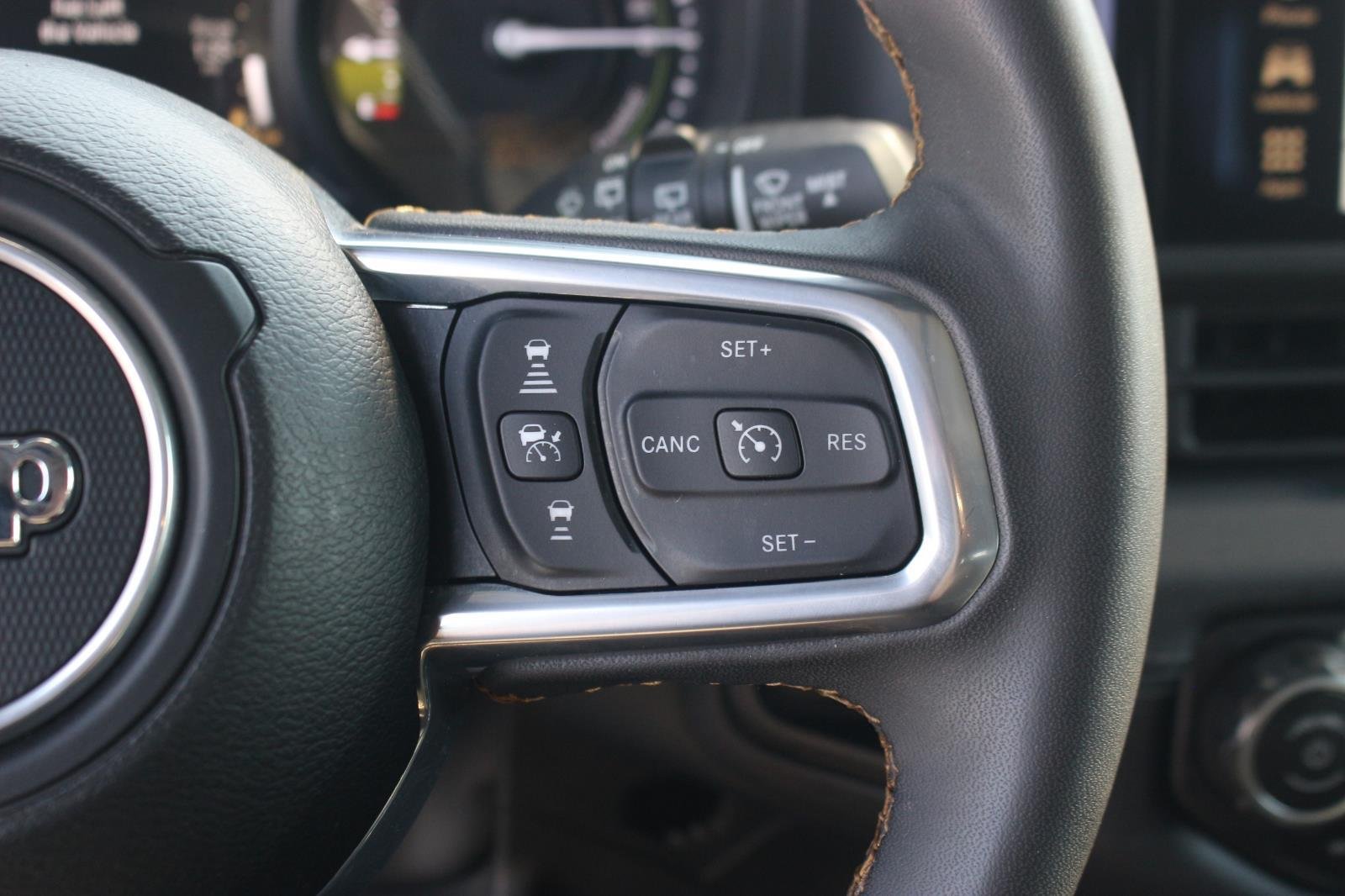 Used 2024  Jeep Sahara image 18