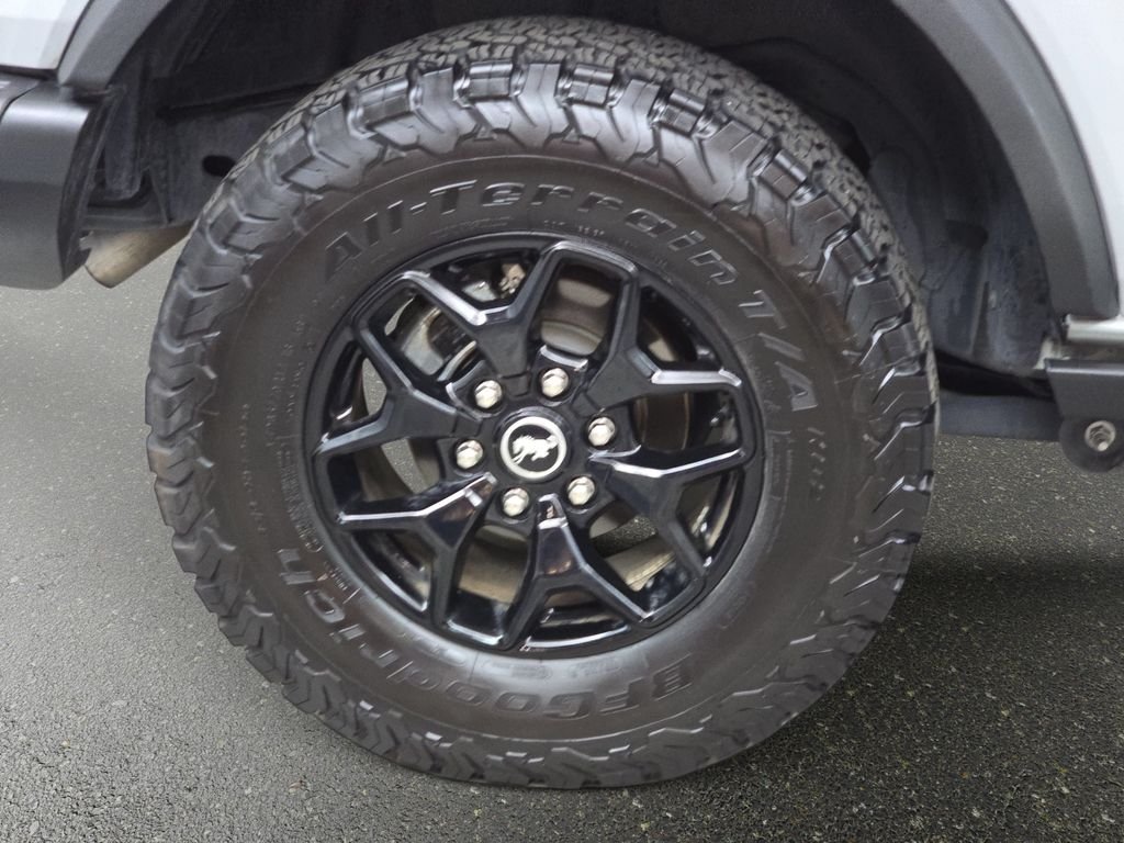 Used 2023 Cactus Gray Ford Badlands image 34