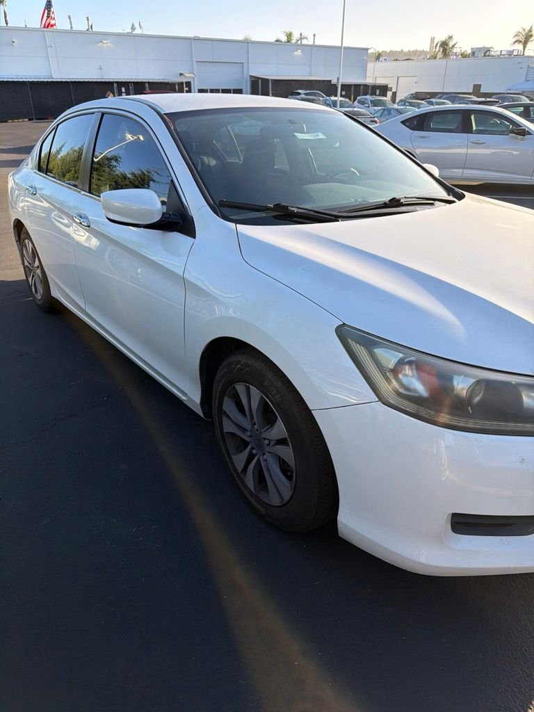 Used 2014 White Orchid Pearl Honda LX image 3