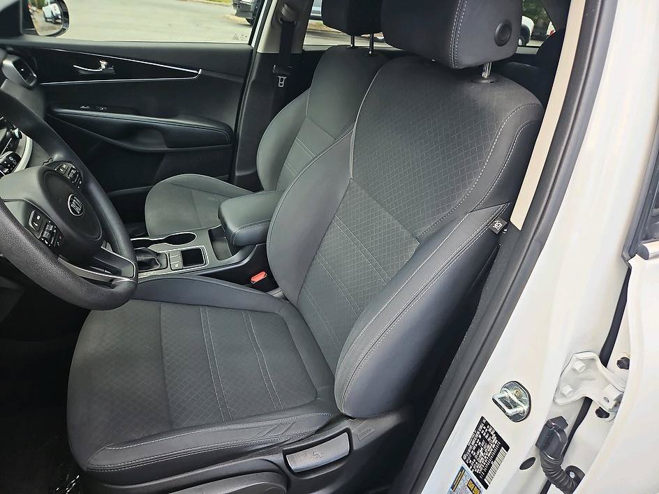 Used 2018 Snow White Pearl Kia LX V6 image 20