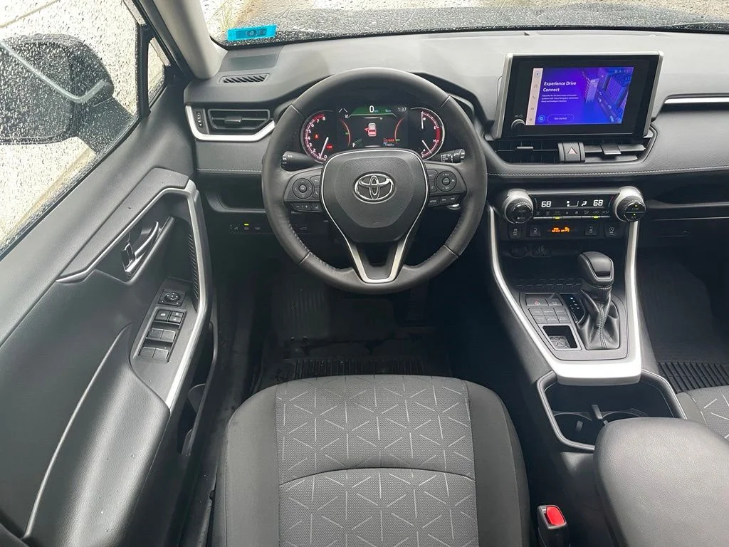 Used 2024  Toyota XLE image 12