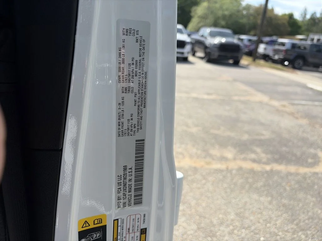 New 2026 Bright White Clear-Coat Exterior Paint Jeep 85th Anniversary Edition image 35