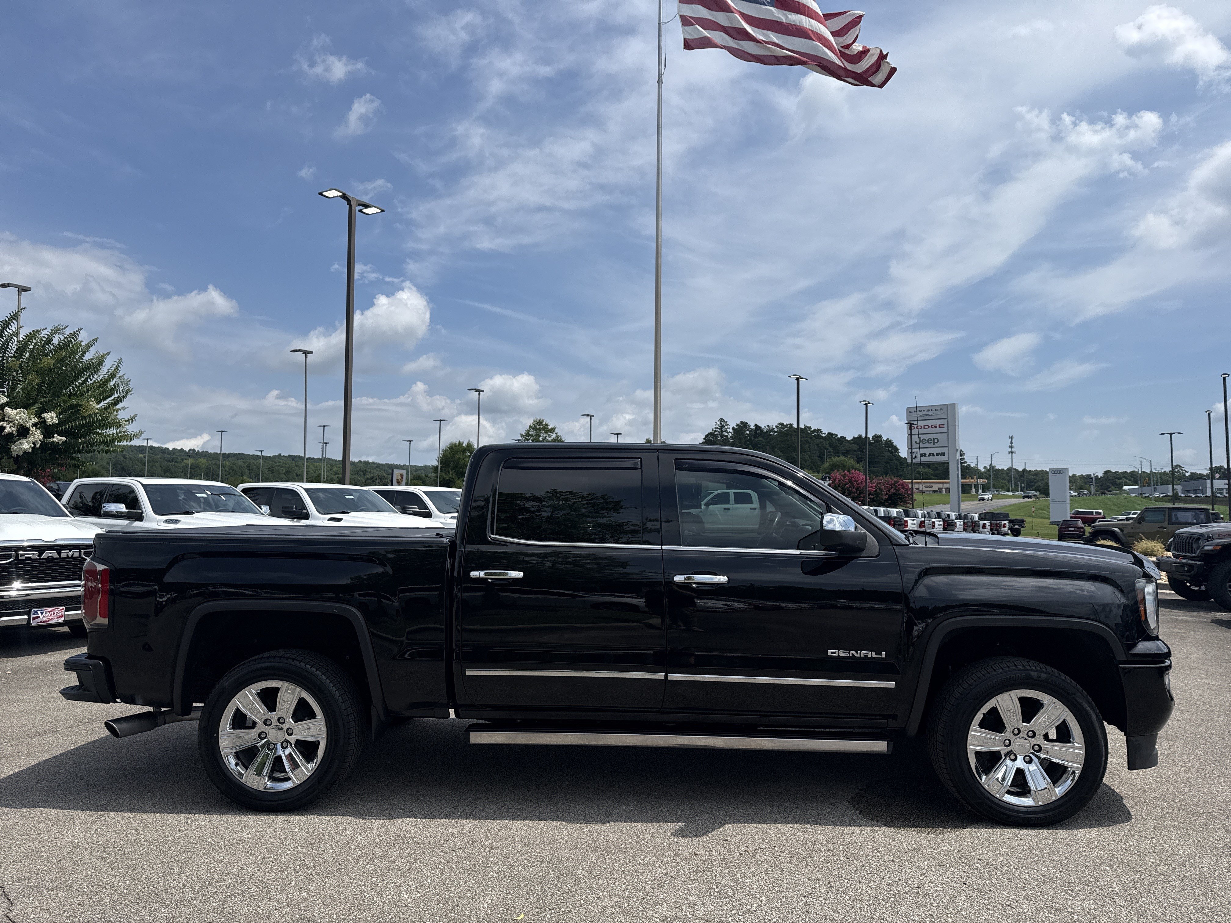 Used 2018 Onyx Black GMC Denali image 8