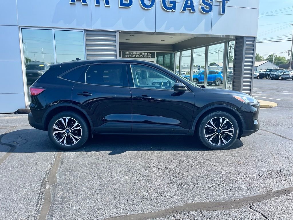 Used 2022 Agate Black Metallic Ford SE image 2