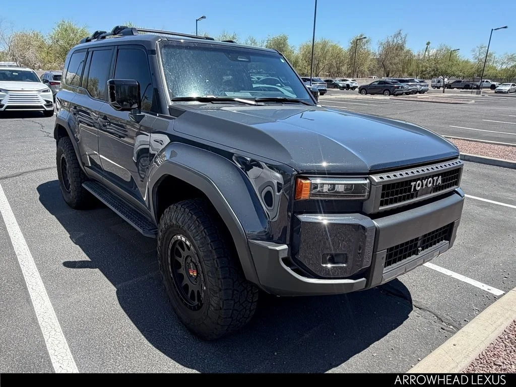 Used 2025  Toyota Base image 5