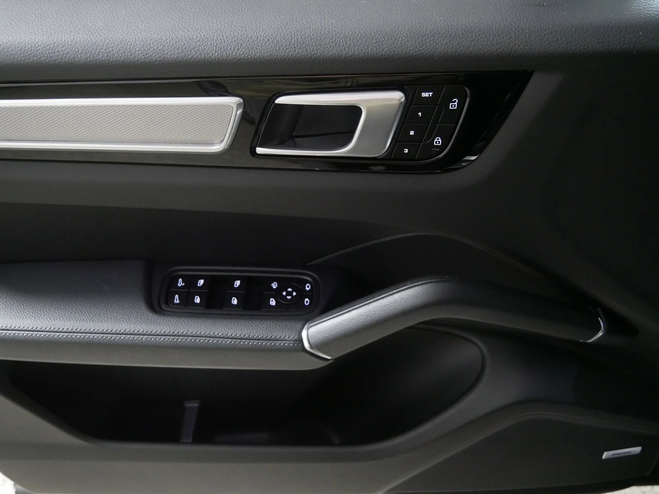 2022 Porsche Cayenne Platinum Edition - Photo 19