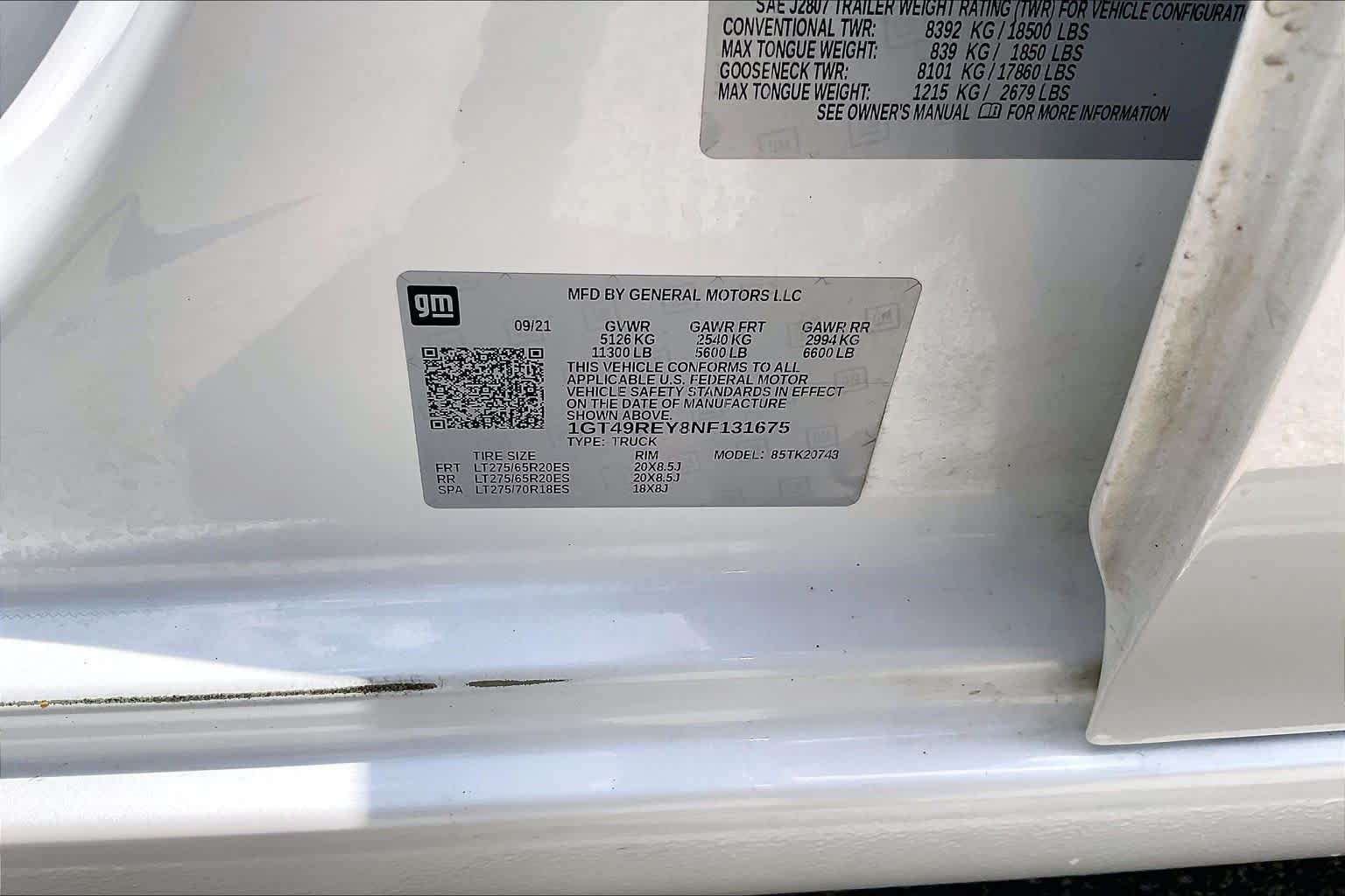 Used 2022 White Frost Tricoat GMC Denali image 34