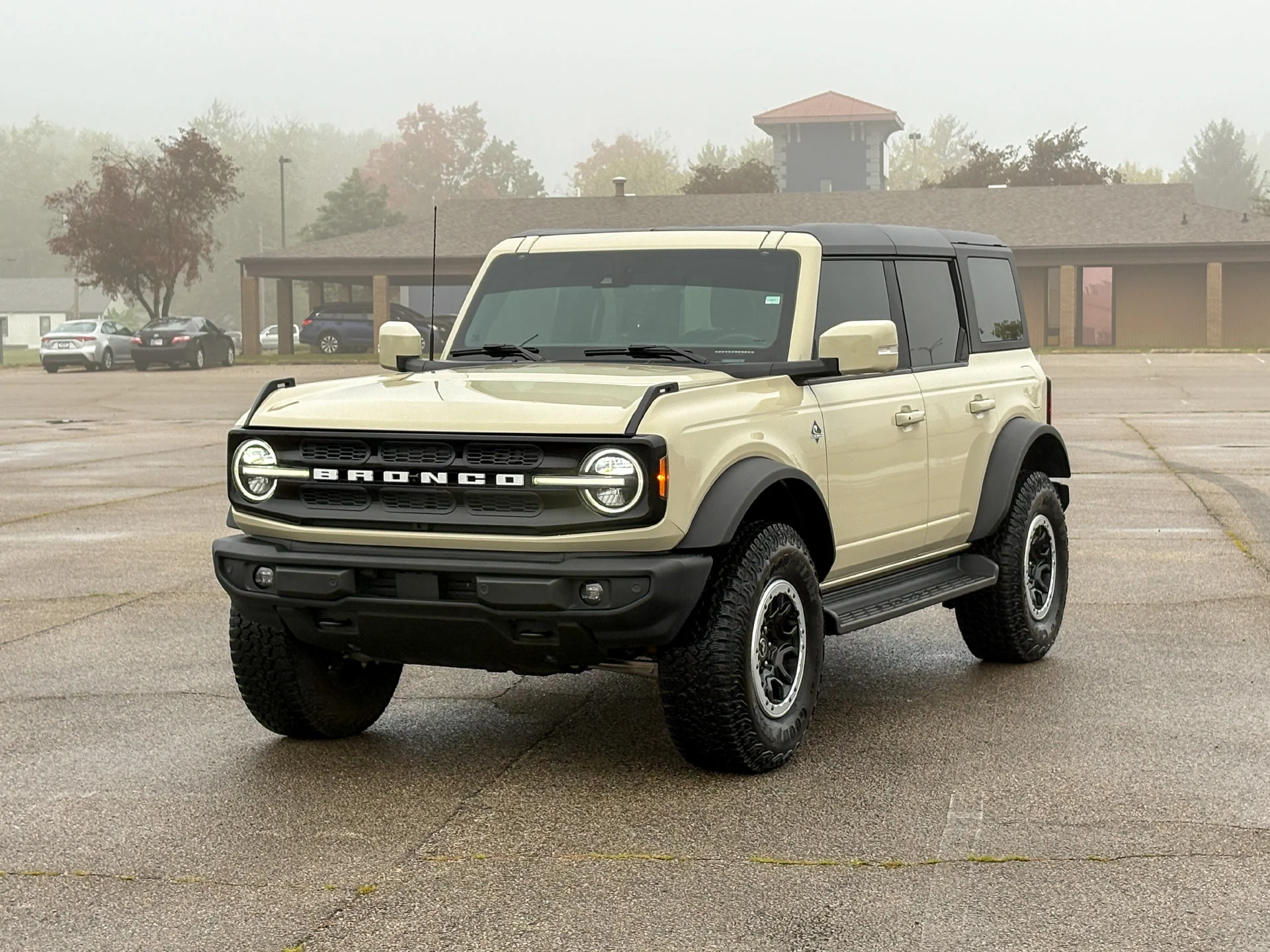 Used 2025 Beige Ford Outer Banks image 4