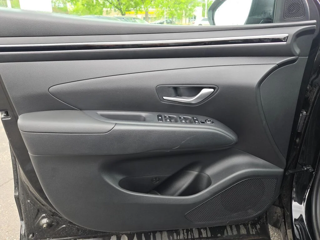Used 2024 Black Hyundai SEL image 20
