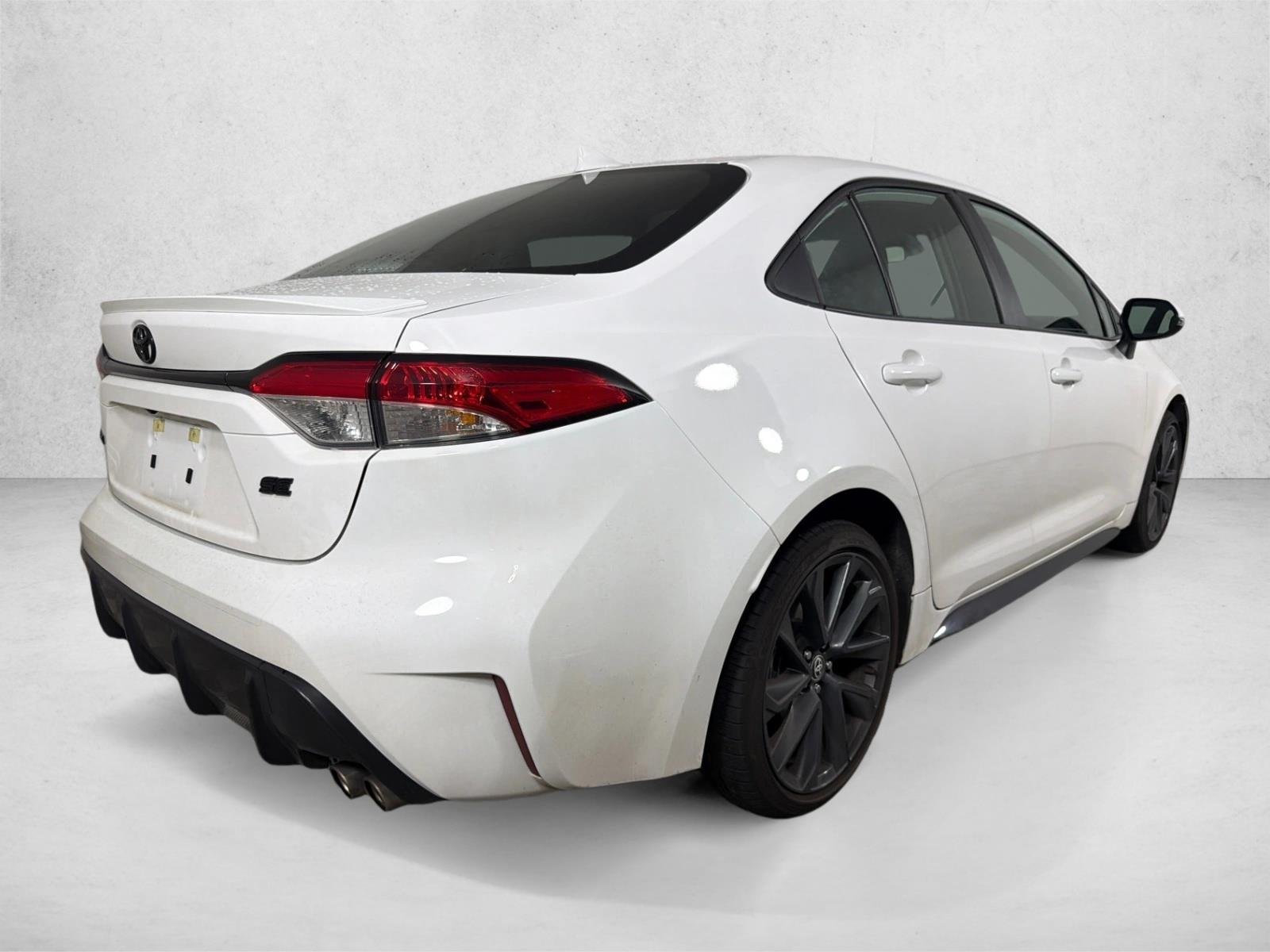 Used 2026  Toyota SE image 3