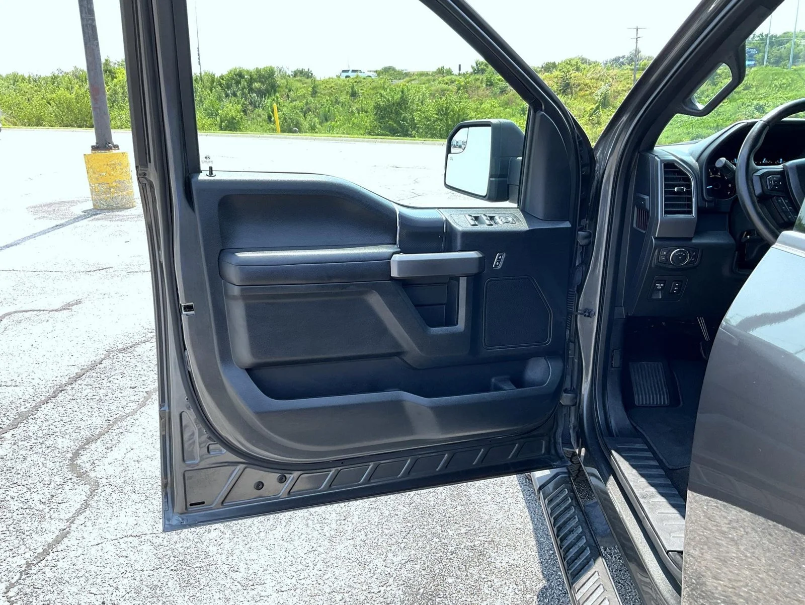 Used 2020 Gray Ford XLT image 9