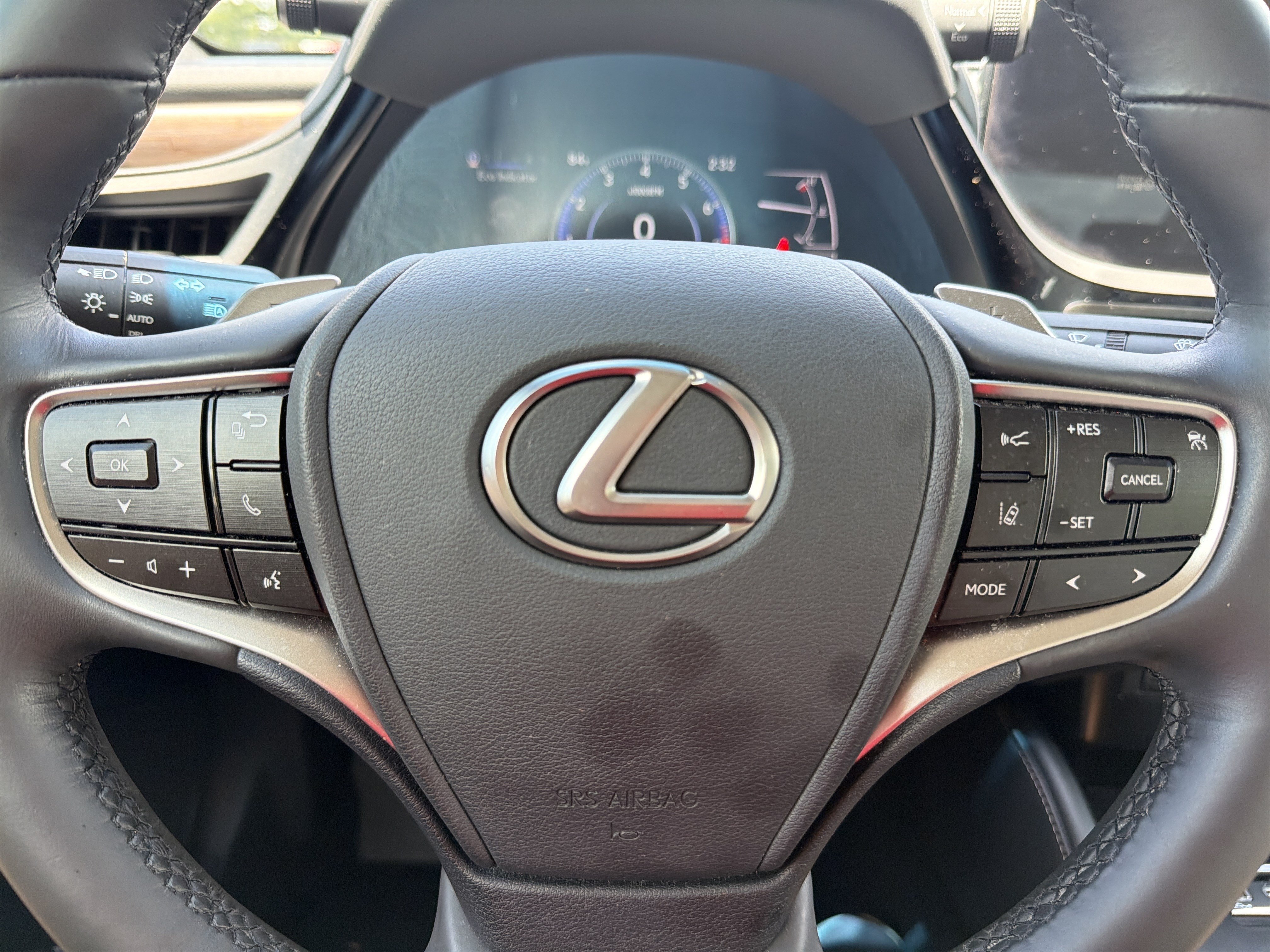 Used 2024 Eminent White Pearl Lexus ES 350 image 13