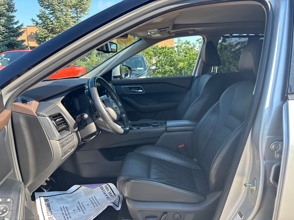 Used 2023 Silver Nissan Platinum image 21