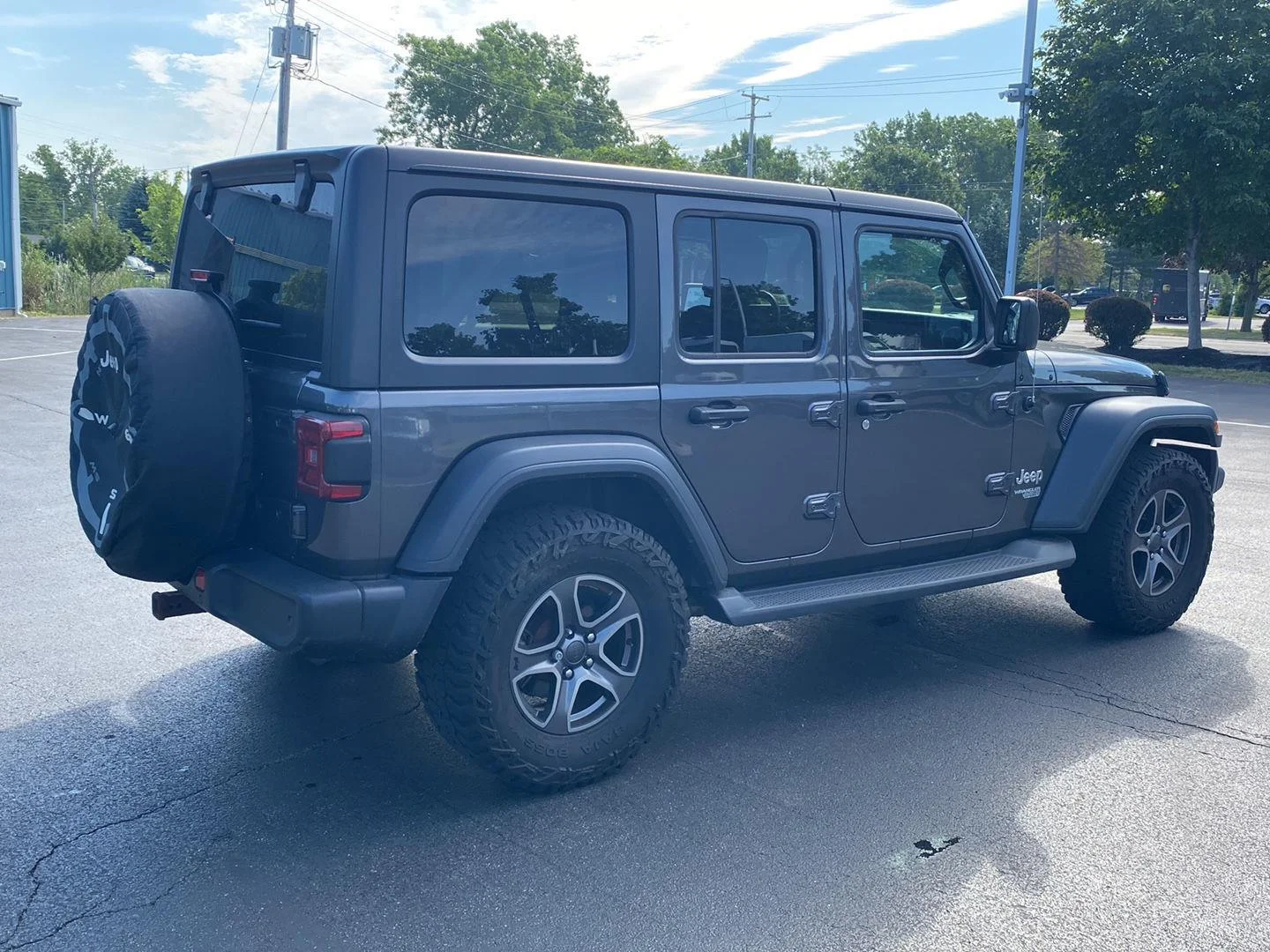 Used 2018 Granite Crystal Metallic Clearcoat Jeep Sport S image 10