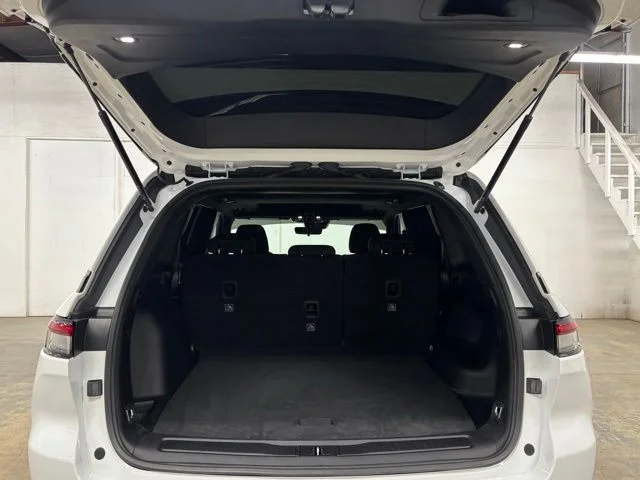 Used 2025 White Jeep Laredo X image 23