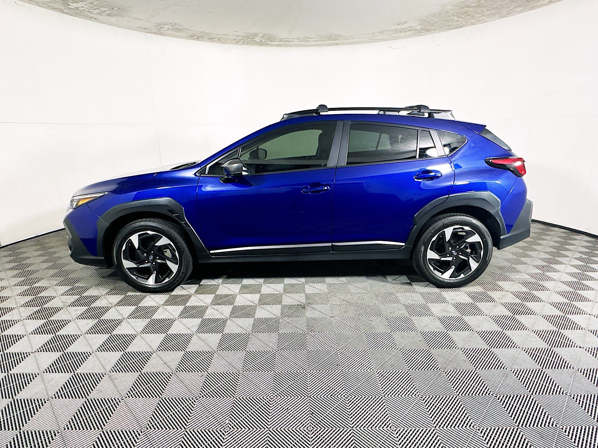 Used 2025 Sapphire Blue Pearl Subaru Limited image 6
