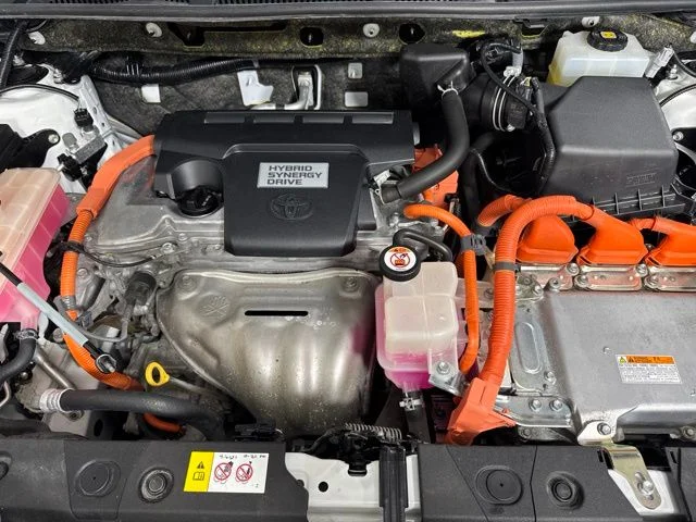 Used 2018 Super White Toyota XLE image 9