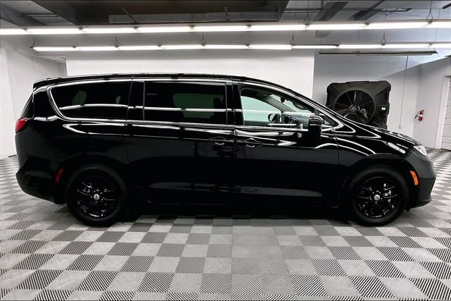 Used 2024 Diamond Black Crystal Pearlcoat Chrysler Touring L image 14